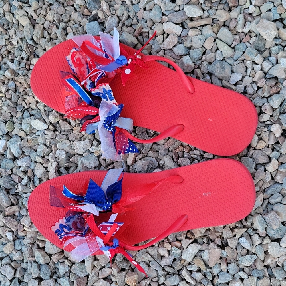 Patriotic Ladies Red Casual Flip Flop Thongs Size 9 with Ribbon Accents